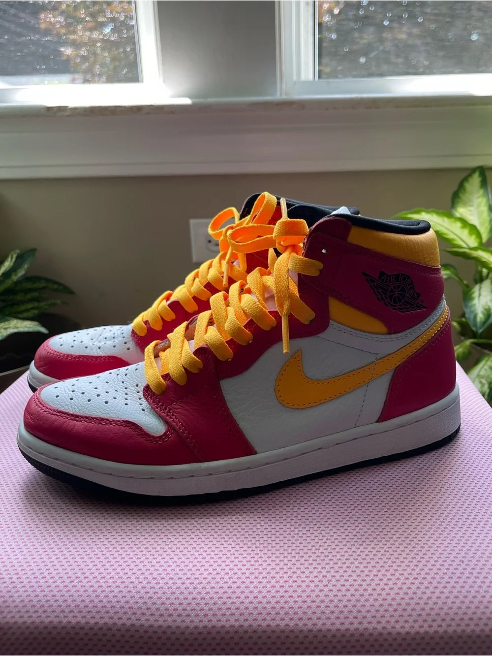 Air Jordan 1 Retro High OG 'Light Fusion Red' Size 7 men’s